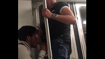 Preview 3 of Nudge Family - LO QUE ME ENCONTRE EN EL METRO