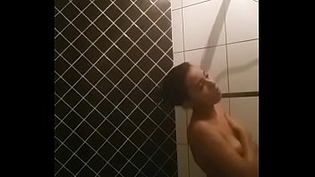 Preview 4 of Katerina Ant Anal - novinha flagrada tomando banho