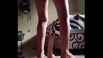 Preview 1 of Sonakshi Sinha Sucking - Me pillaron en mi habitaci&oacute_n con un gran consolador en el culo,  olvid&eacute_ trancar la puerta y el vecino me vi&oacute_ desnuda masturb&aacute_ndome el culo. Monstercock anal amateur.