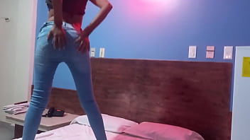 Preview 2 of Bangla Dishe Sexy - QUE DELICIOSA ESTOY!! SOY UNA MORENA MUY CALIENTE Y ESTOY ESPERANDO QUE MI NOVIO LLEGUE AL HOTEL PARA COMENZAR A FOLLAR. EL TIENE LA FANTASIA DE FOLLARME CON UNA MASCARA PUESTA