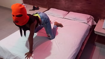 Preview 4 of Bangla Dishe Sexy - QUE DELICIOSA ESTOY!! SOY UNA MORENA MUY CALIENTE Y ESTOY ESPERANDO QUE MI NOVIO LLEGUE AL HOTEL PARA COMENZAR A FOLLAR. EL TIENE LA FANTASIA DE FOLLARME CON UNA MASCARA PUESTA