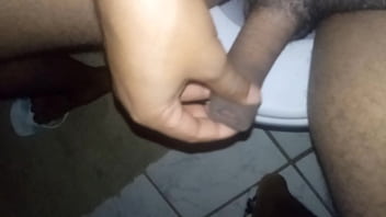 Preview 1 of Xxx Girl Teatcher - Mostrando o pau no banheiro