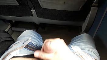 Preview 1 of En El Ballo - Punheta no &ocirc_nibus de sampa