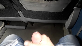 Preview 4 of En El Ballo - Punheta no &ocirc_nibus de sampa