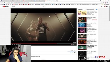 Preview 4 of Julie Nudist Biqle - Coscu le chupa la pija a modo diablo