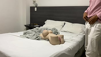 Preview 2 of Abi Elliot - Mi hermanastra me quiere ense&ntilde_ar a follar con una mu&ntilde_eca sexual Tantaly pero ella no resisti&oacute_ verme follar con la mu&ntilde_eca y me pidi&oacute_ que tambi&eacute_n le metiera mi pene