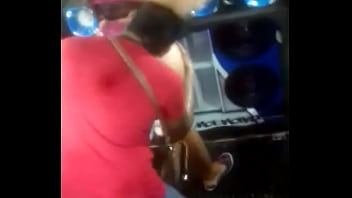 Preview 2 of Teen Mom And Brothers Xxx - Novinha dan&ccedil_ando no aeroporto
