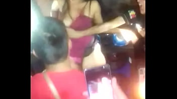 Preview 4 of Teen Mom And Brothers Xxx - Novinha dan&ccedil_ando no aeroporto