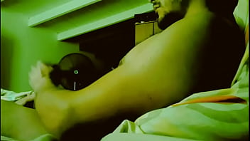 Preview 2 of Midget Fuck Behind Sence - Paja y leche en la cama