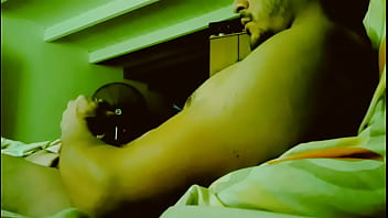 Preview 4 of Midget Fuck Behind Sence - Paja y leche en la cama