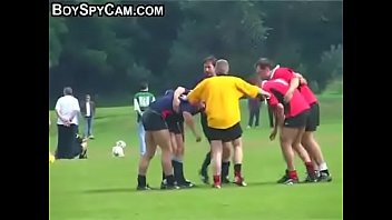 Preview 1 of Pani Chorna Wali Sexy Video - Joueurs de Rugby aux vestiaires