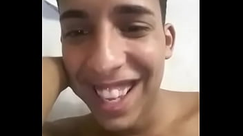 Preview 3 of Pakkkstani - Novinho carioca mostrando a linguinha louco para chupar