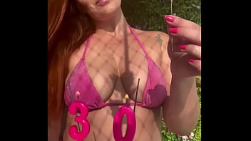 Preview 1 of Fuck In Bath Leigh Derby - Maisa Pravo em Comemorando Aniversario de 30 - Gratis