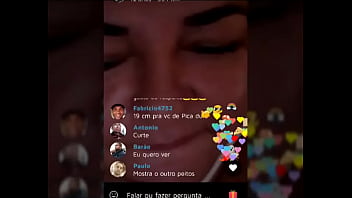 Preview 3 of Amateur Sperma Fotze - Joelma no jaumo mostrando o peitinho