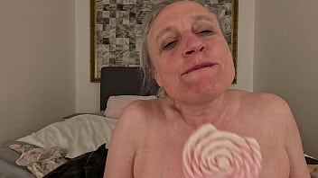 Preview 3 of Porono De Senegal - I masturbate myself to orgasm with the lolipop