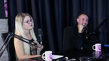 Preview 1 of Pornostars In Pakistan - As vertentes do BDSM,  experimentou ser submissa por dinheiro com um dr0gado,  falou dos fetihes estranhos e a fam&iacute_lia... - Maisa Pravo (Domme) (SHEER/RED)