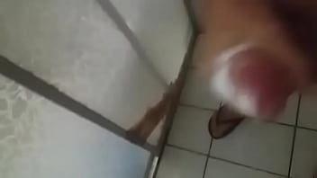 Preview 3 of Indan Lesbo - Meu amigo se masturbando no banho parte do goso,  cum