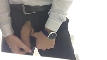 Preview 2 of Big Bashbi - Tesudo batendo uma no Banheiro