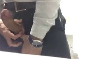 Preview 3 of Big Bashbi - Tesudo batendo uma no Banheiro