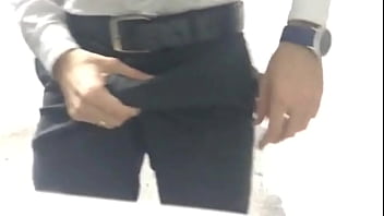 Preview 1 of Big Bashbi - Tesudo batendo uma no Banheiro