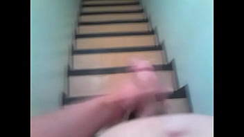Preview 1 of Butt Get Fuck - Punheta na escada do pr&eacute_dio