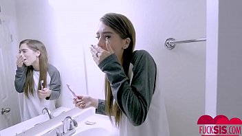 Preview 1 of 15year Son To Mom - Joseline Kelly In Stepsis Bit My Cock