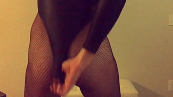 Preview 4 of Black Cock White Female - Paula mostrando o pau escolhido para o seu pr&oacute_ximo v&iacute_deo - O motoqueiro neg&atilde_o 20 cm