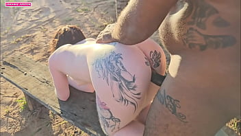 Preview 4 of Big Sister Satisfy - VIR MEU VIZINHO CAPINANDO SEU QUINTAL NO SOL QUENTE E ISSO MIM DEU MUITO TEZAO FUI PEDE AGUA SO DE TOALHA E ELE CAIU DE BOCA NA MINHA BUCETA GOZANDO COM MUITO PRAZER NO MEU CU