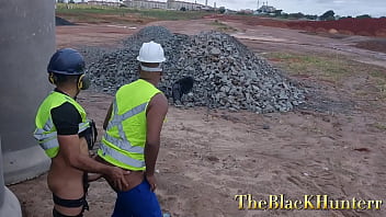 Preview 2 of Shemale Des - Funcion&aacute_rios da prefei.... da cidade fudendo escondido na obras.