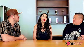 Preview 4 of Hot Cleavage Cumshot - Cirse Flores Revela la Verdad del Sexo y el Porno: Aventuras,  Problemas y Mentiras Desnudas | Porncast