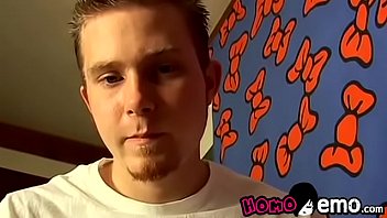 Preview 4 of Natursekt Na Pissing - Twink masturbates hard and cums inside the cup of water