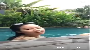 Preview 1 of Xnxbf F - Indonesian fuck in pool during live