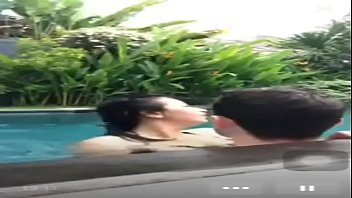 Preview 4 of Xnxbf F - Indonesian fuck in pool during live