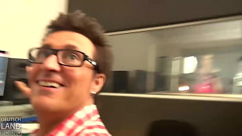 Preview 1 of Pissing Desi Hindi - Bei der Einspielung ihrer neuen Single werden die hohen T&ouml_ne immer getroffen  - Julia Pink