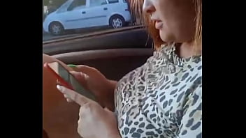 Preview 4 of Latina Teen 1819 - FAZENDO UMA CHAMADA DE VIDEO NO TATUAPE ENQUANTO O MARIDO DIRIGE