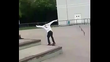 Preview 2 of German Online Marin Omi - Fudendo esse skate com a gloria de satan