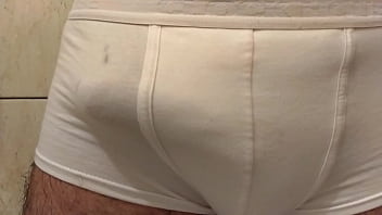Preview 2 of Model Thailang - Meu pau duro pulsando dentro da cueca