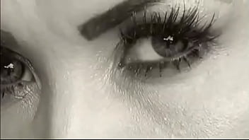 Preview 4 of Abs Liking - novinha Laura