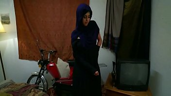 Preview 1 of 1st Time Six Video - Baisee Une Belle Nijab
