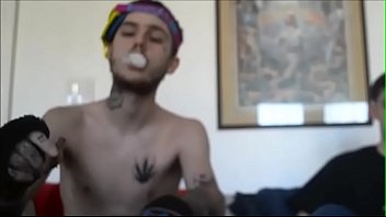 Preview 1 of Girl On Poppers - Lil Peep beamerboy
