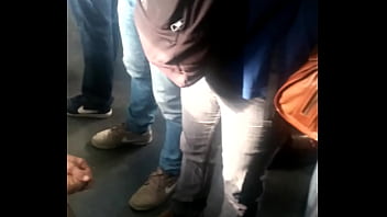 Preview 2 of Kirala Nxnxx - Novinho com volume no trem