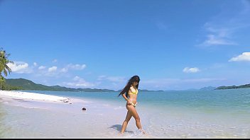 Preview 4 of Main Sek - Micro bikini tease by sexy teen who walks on a beach