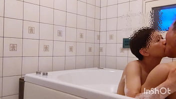 Preview 1 of Nx Vedio Com - 五十路熟年カップルこれからと言う時にまさかの展開&hellip_A middle-aged couple is about to take a bath when...