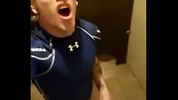 Preview 1 of First Time Mother Cheating - Macho joven gay