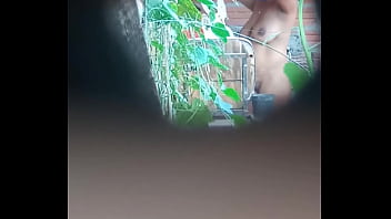 Preview 2 of Actres Film - Chiqui ardiente de jugosa vagina,  al final succiona y pierde condon de corneador culeando a pelo por unos segundos.