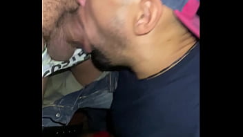 Preview 1 of Teen Gangbang Cum Swallow - Coroa me pagou cinquenta reais para chupar seu pau,  pelo video eu faria de gra&ccedil_a,  afinal conte&uacute_do,  por&eacute_m aceitei e a pica dele era muito dura e grossa,  logo ele gozou.