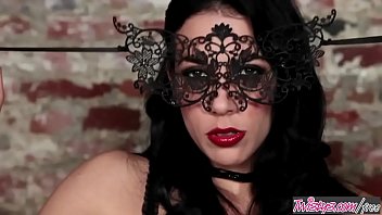 Preview 1 of Vnihfimrw - Twistys - (Jelena Jensen) starring at Burlesque Beauty
