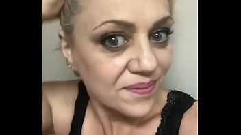 Preview 2 of Aziani Xxx - loira se mostrando no insta