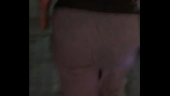 Preview 1 of Mom Den Bois - Booty shake