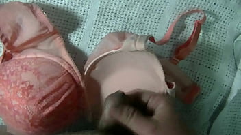 Preview 3 of Creamy Pussy Black Girls - 一邊聞原味內褲 一邊射在原味奶罩上 最後用原味內褲擦乾淨 整套被我玩光